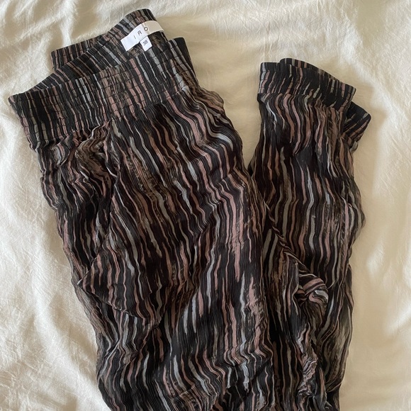 Patterned pants - Picture 2 of 3